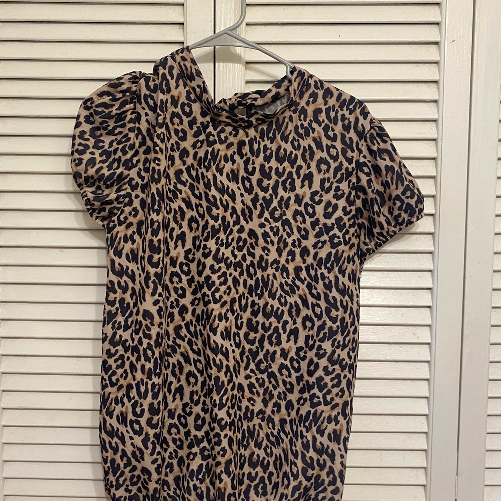 New York & Company Leopard Print Short Sleeve Top